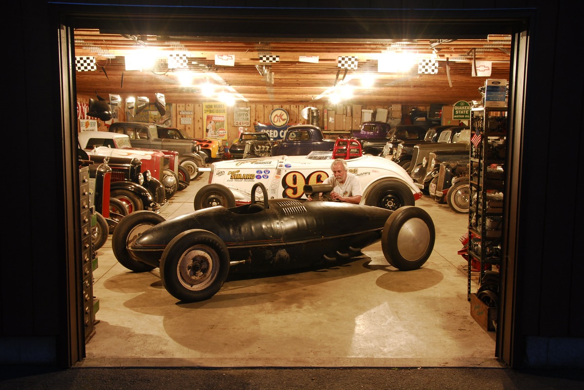 001-in-the-garage-dave-simard.jpg