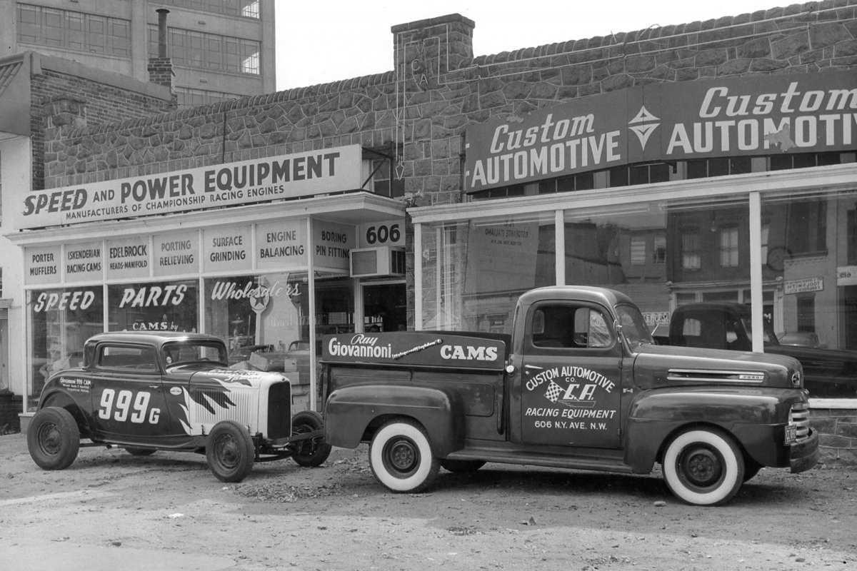 002-davis-roadster-with-pickup-at-speed-shop_sml.jpg