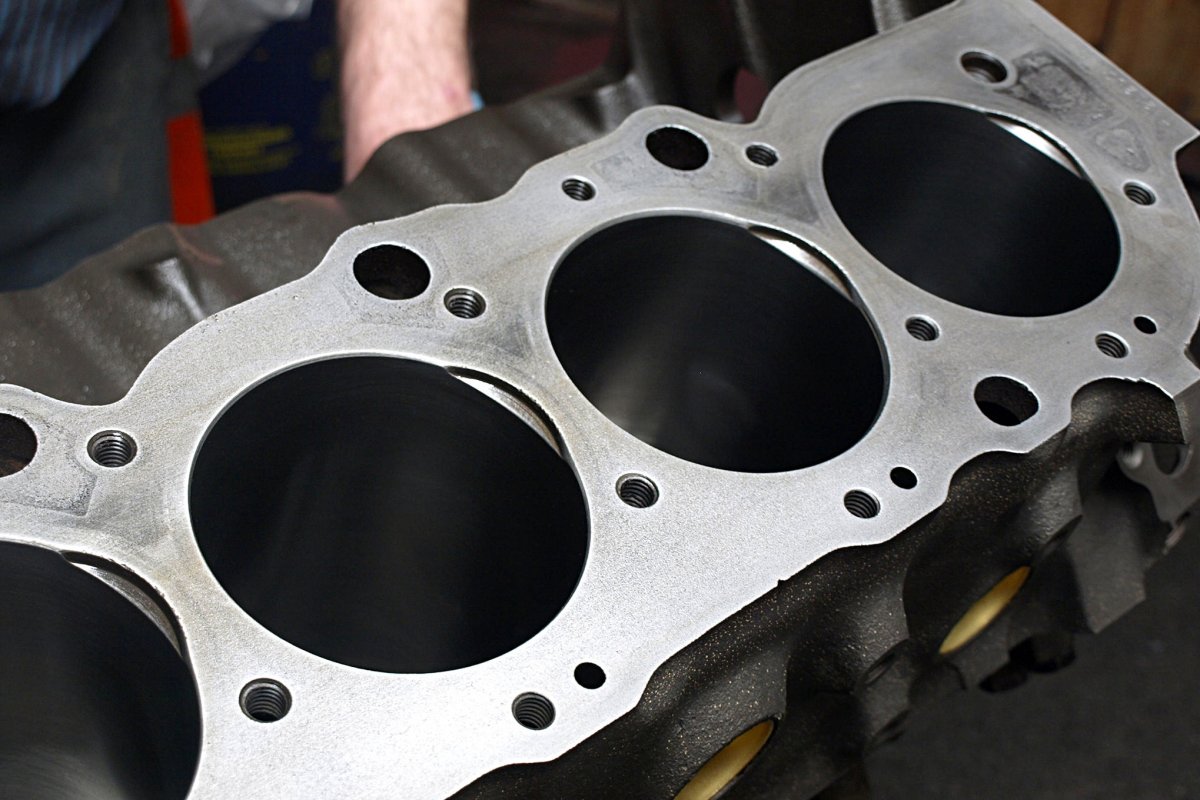 003-396-engine-build-cylinder-bore-notches.jpg