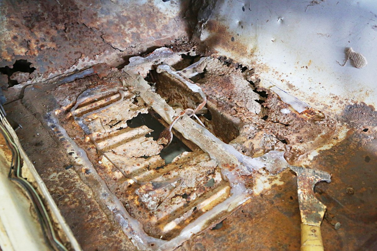 003-floor-rust-hole-subframe.jpg