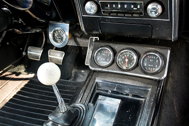 006-pearse-1967-chevrolet-camaro-nickey-L88-shifter-gauge-detail.jpg