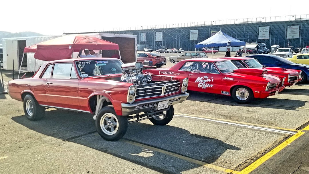 007-1965-pontiac-tempest-gasser-pomona-pit-area.jpg