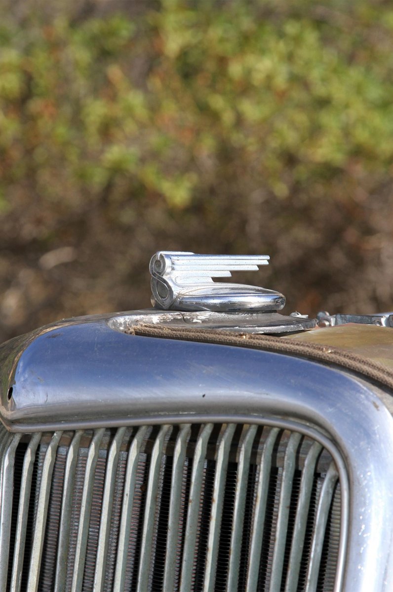 008-von-minden-1934-ford-coupe-radiator-cap.JPG.jpg