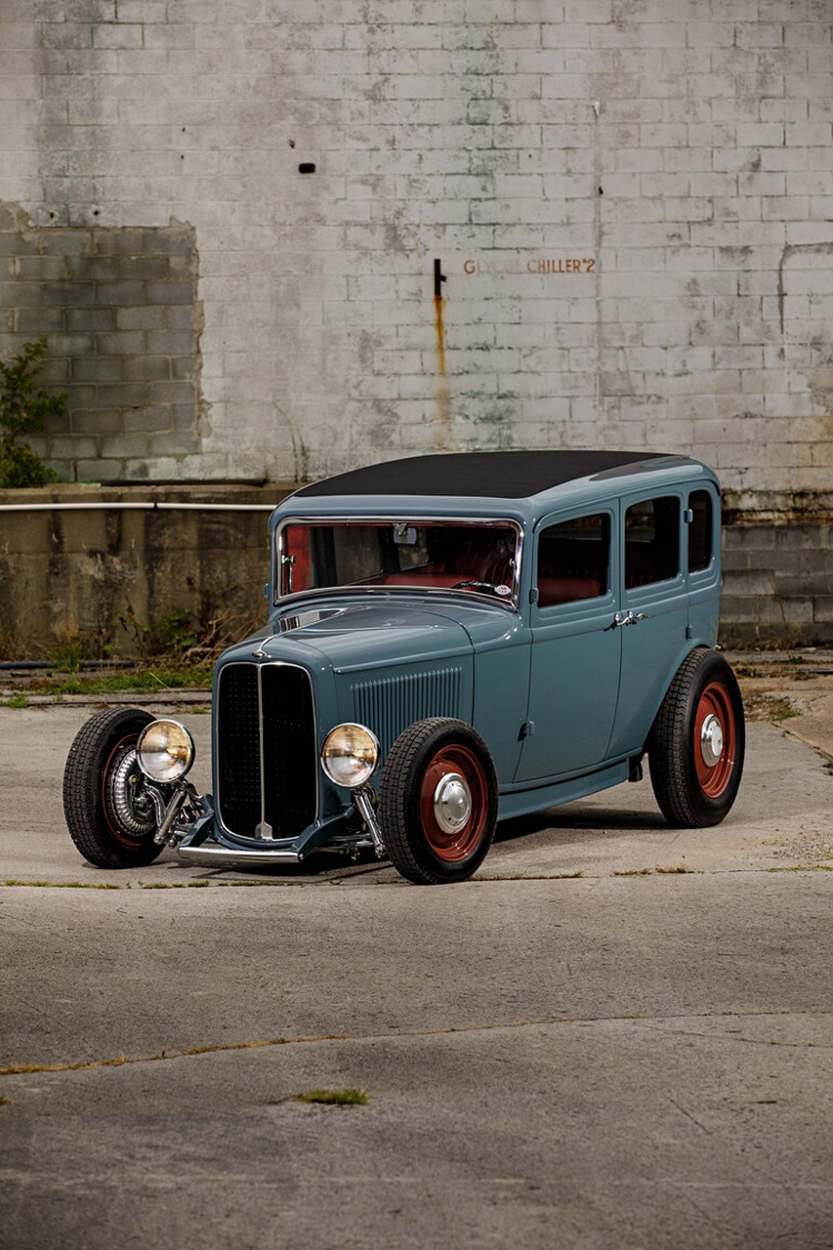 011-1932-ford-tudor-sedan-highboy-hansen.jpg