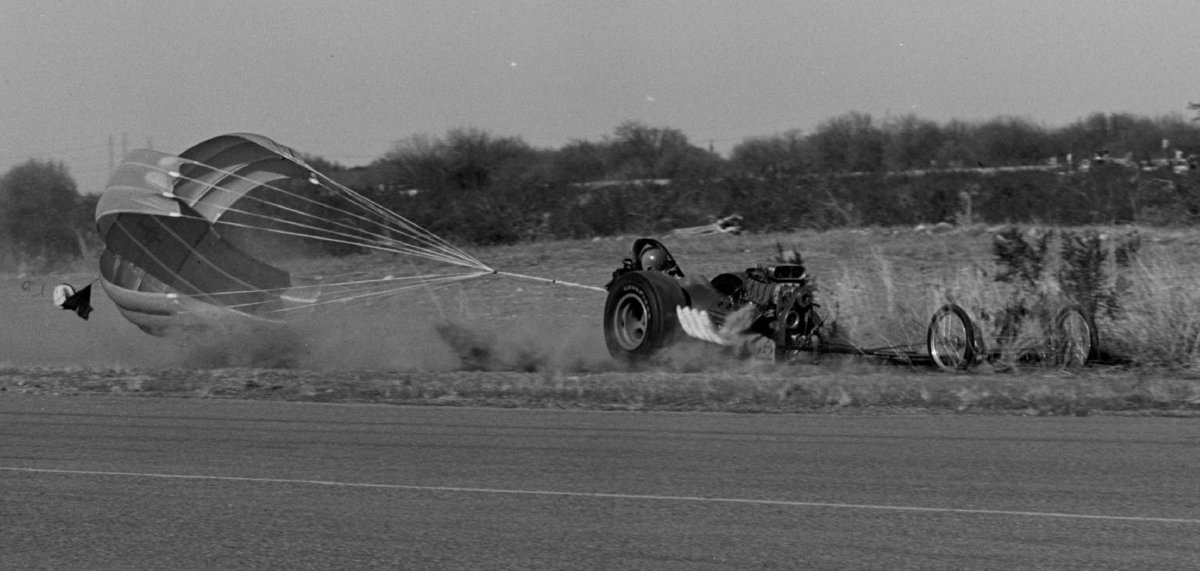 011-struggles-1967-action-dragster-side-crashing-phoenix.jpg