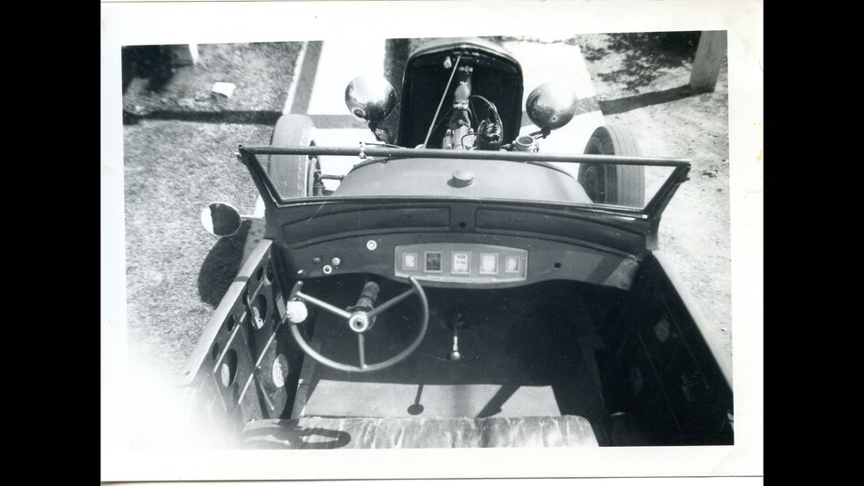 012-rose-1927-ford-model-t-roadster-pickup-1929-ford-model-a-roadster-cockpit.jpg