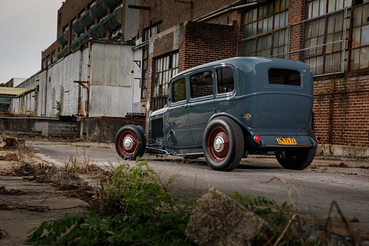 013-1932-ford-tudor-sedan-highboy-hansen.jpg