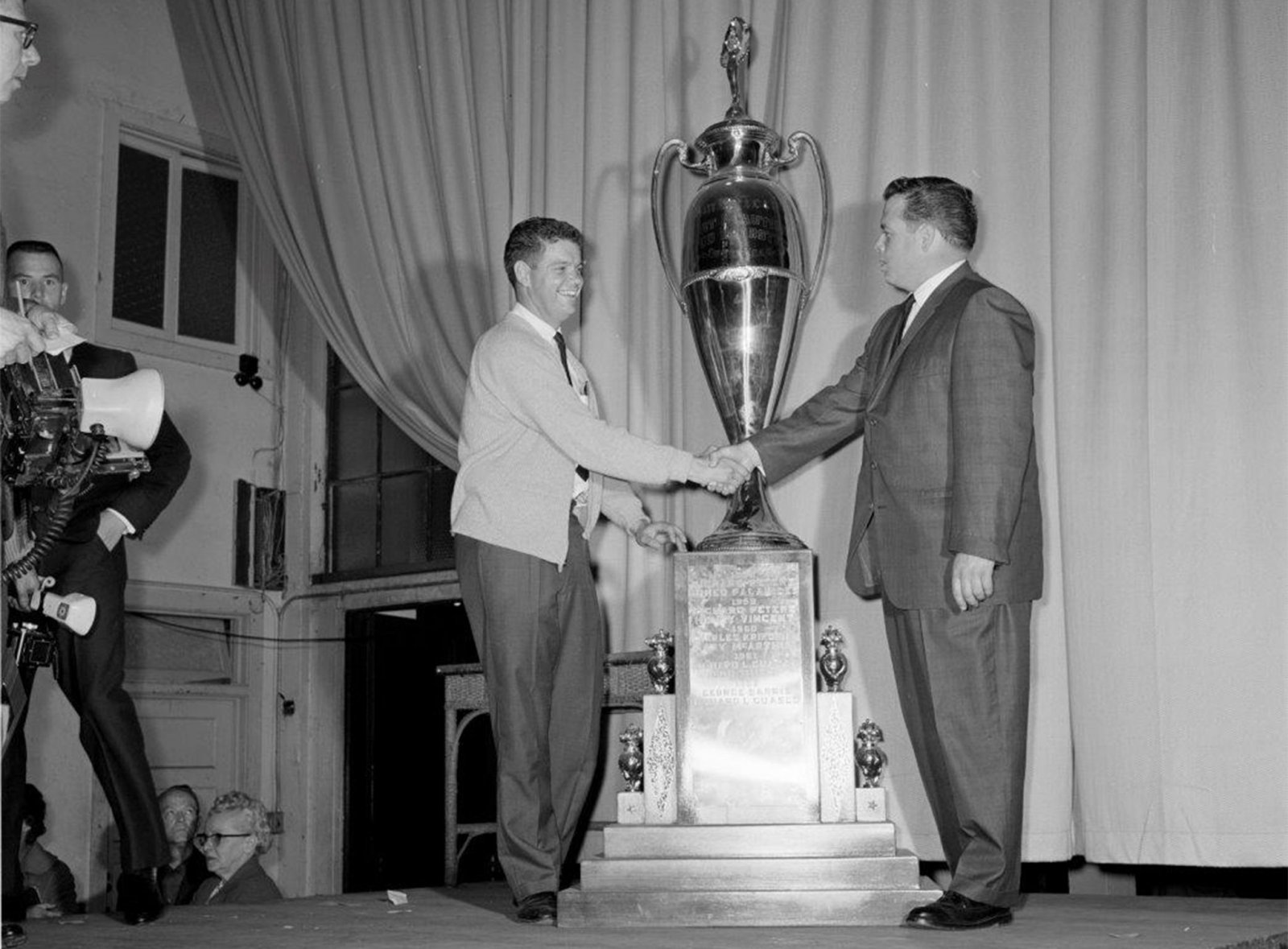 015-tex-smith-passing-.jpg