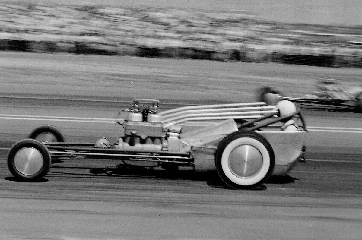 023-power-struggles-1958-two-dragsters-action-pan-side.jpg