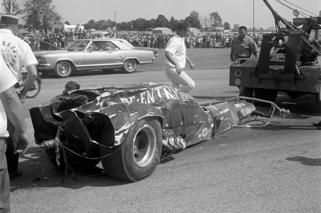 023c-golden-age-of-drag-racing-lindwall-re-entry-crash[1].jpg