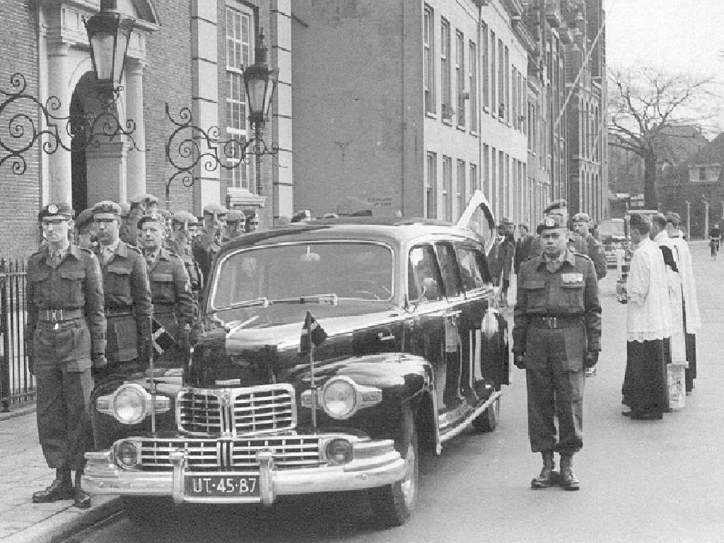 040-lincoln-1948-lijkwagen.jpg