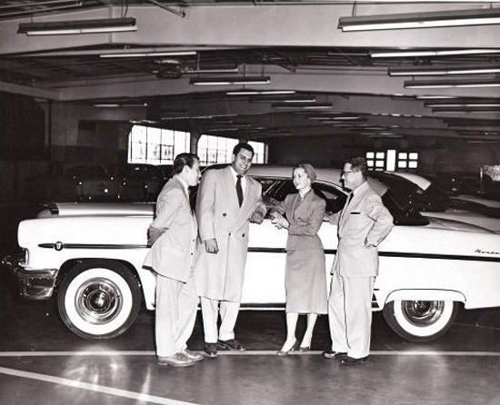 06-dickerson-motors-debbie-reynolds-1955.jpg