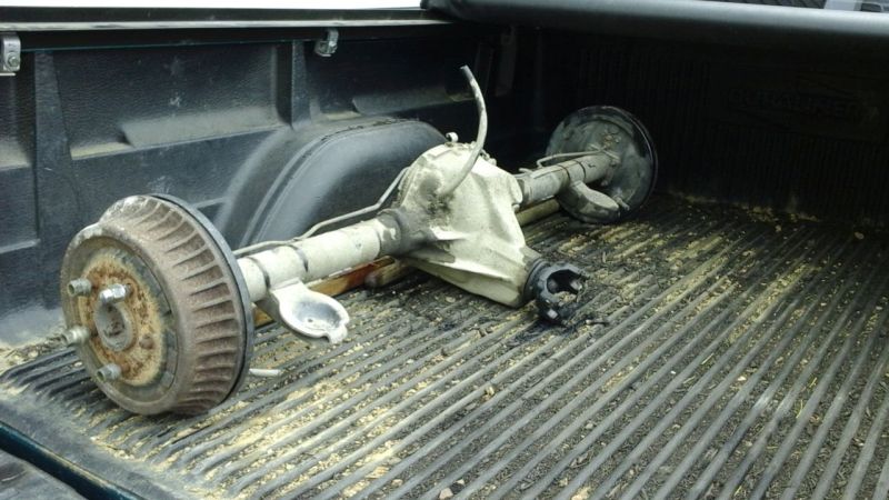 098 0310 S10 4x4 rear axel assembly from 96 Blazer-2.jpg