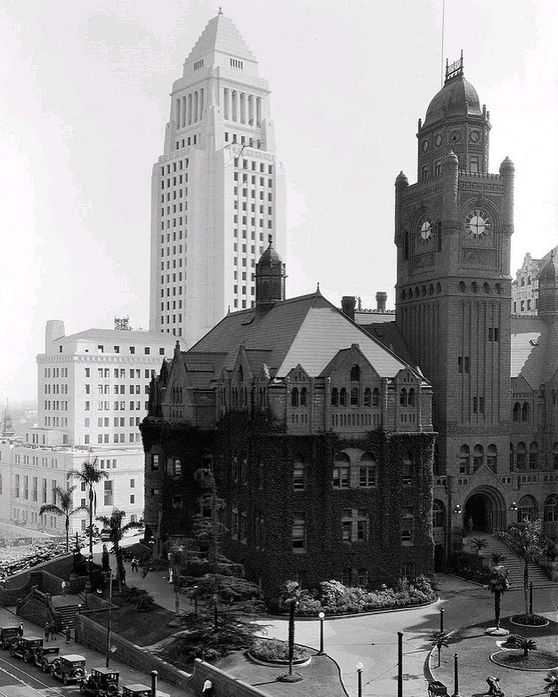 1 1 courthouse la 1920.jpg