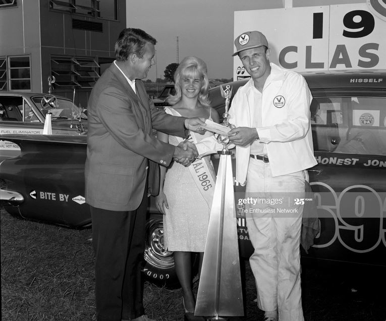 1 1965 NHRA Nationals - Indianapolis. A handshake.JPG