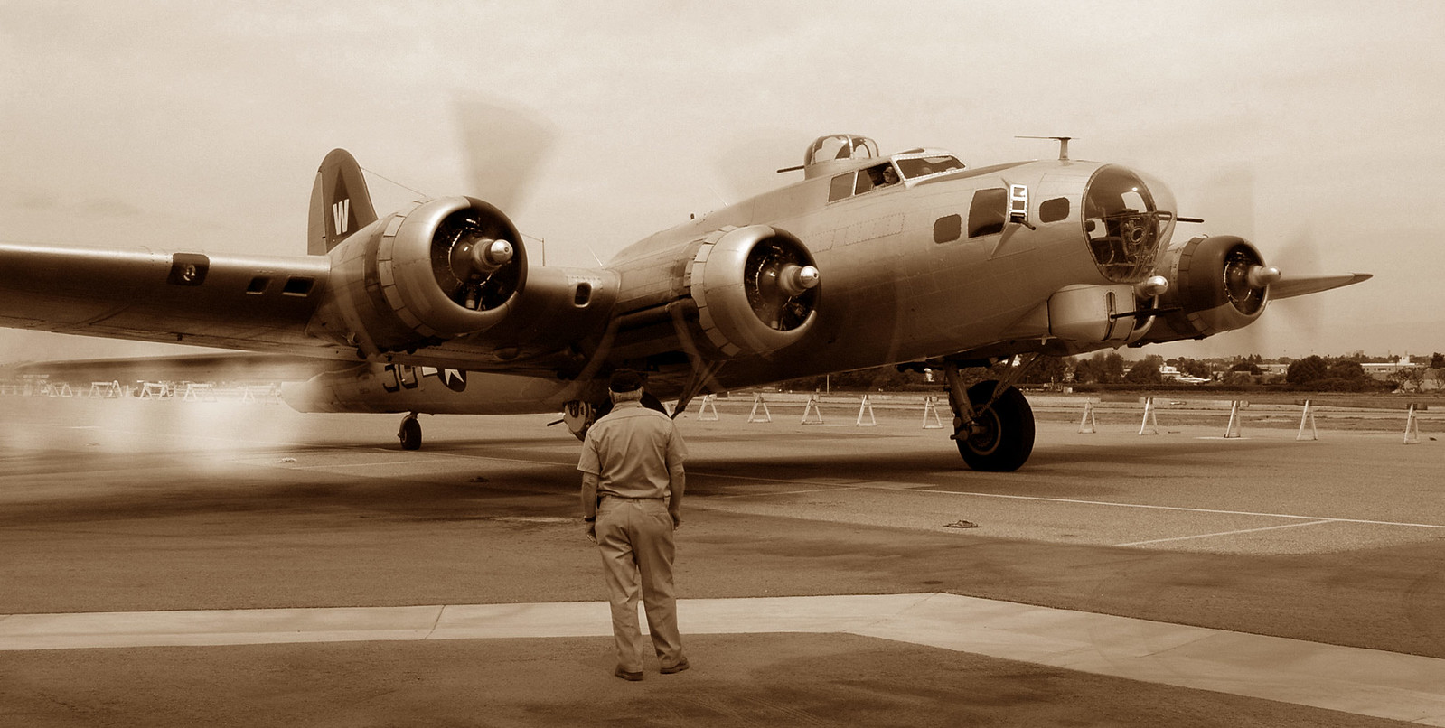 1 OLD B-17.jpg