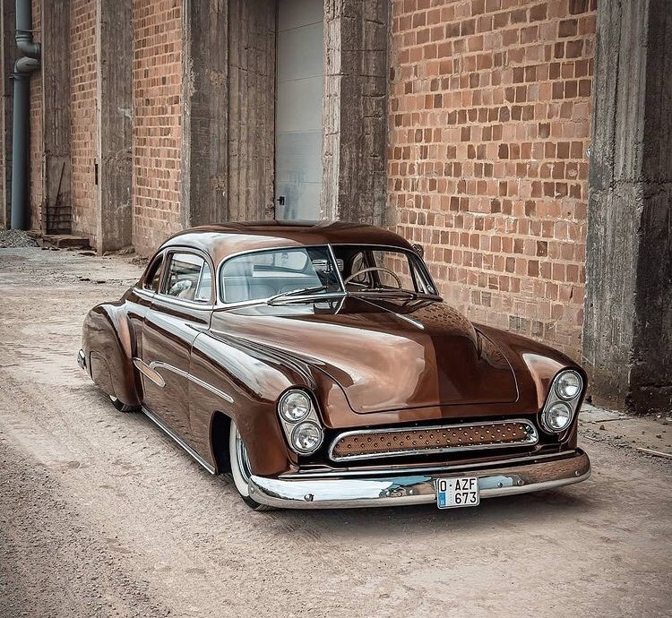 10 CUSTOM (206).jpg