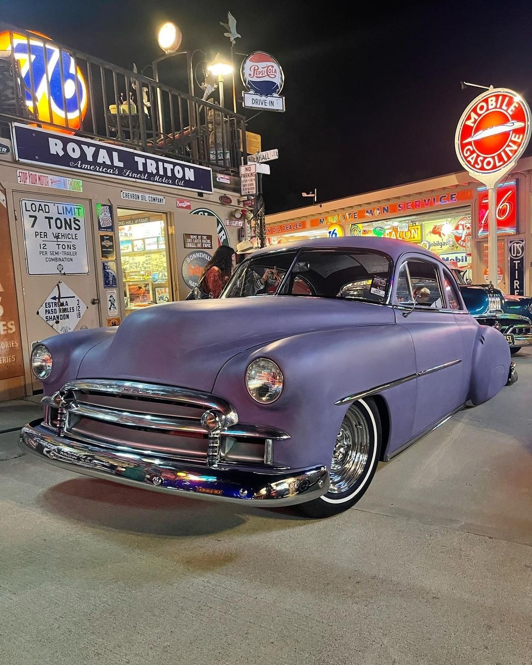 10 CUSTOM  CHEVY (1).jpg