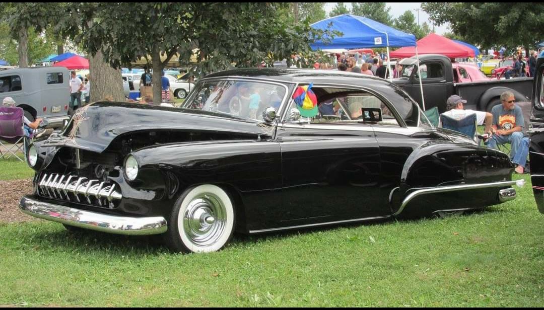 10 CUSTOM CHEVY (1).jpg