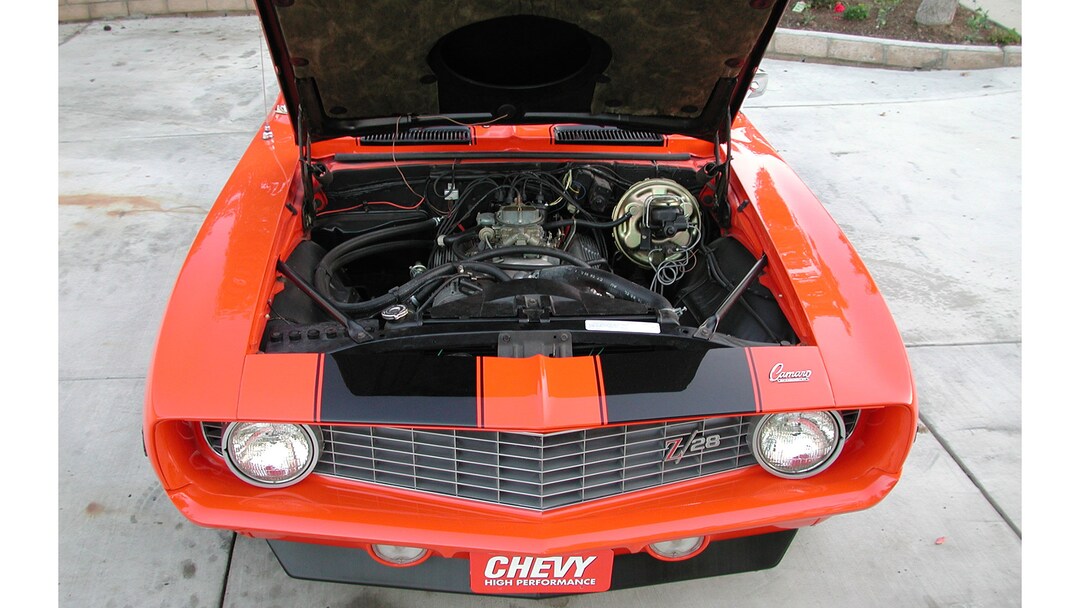 102-1969-Camaro-Z28-302-Bob-Mehlhoff-front-end-and-motor (1).jpg