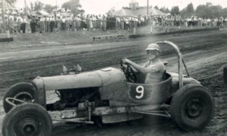 107 J. R. “Bob” Cox is shown here at an MRA sanctioned event at C.JPG
