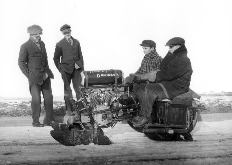 108 1913 “motor bob” snowmobile based on an H-D engine..jpg