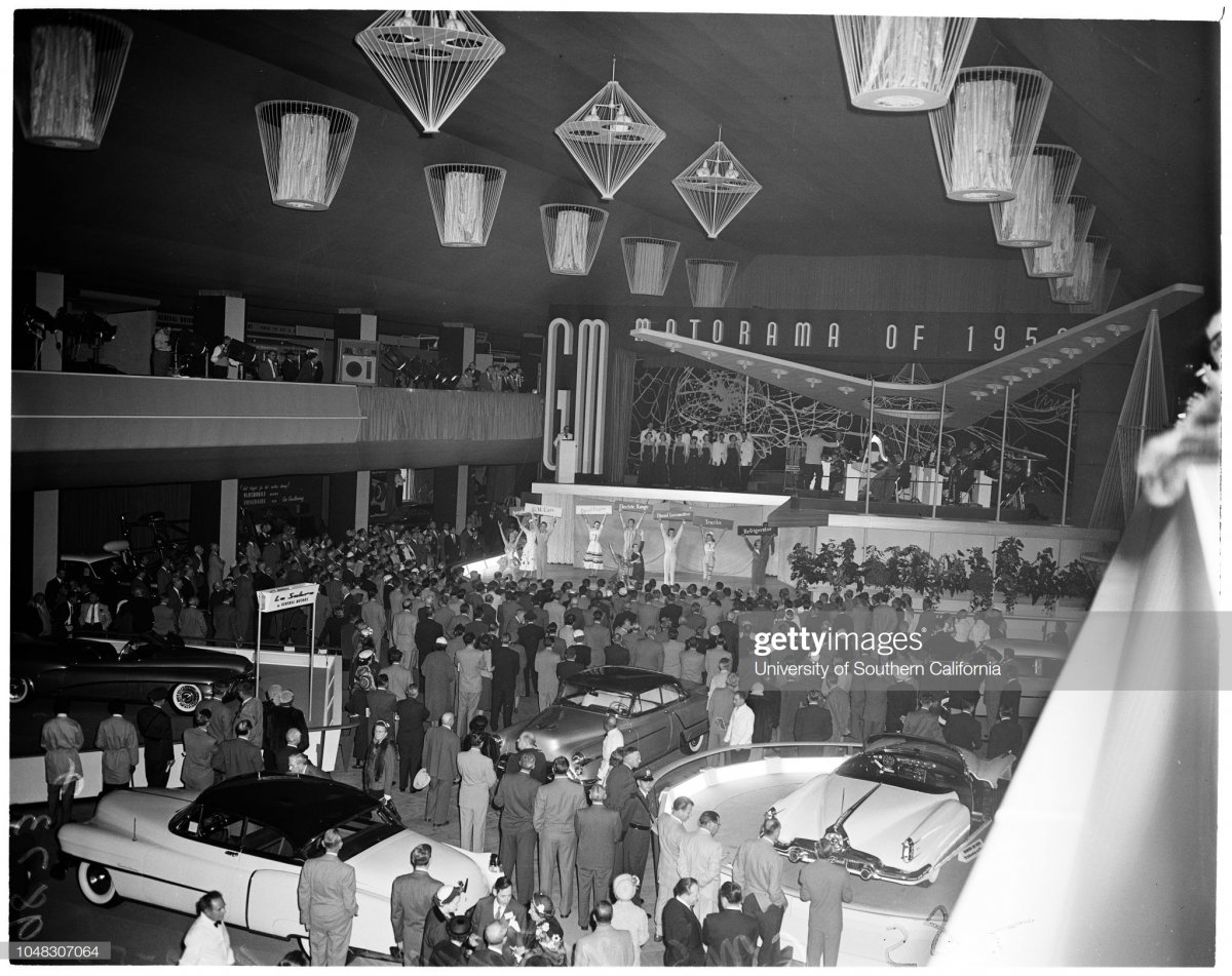 111 General Motors motorama, 1953.jpg