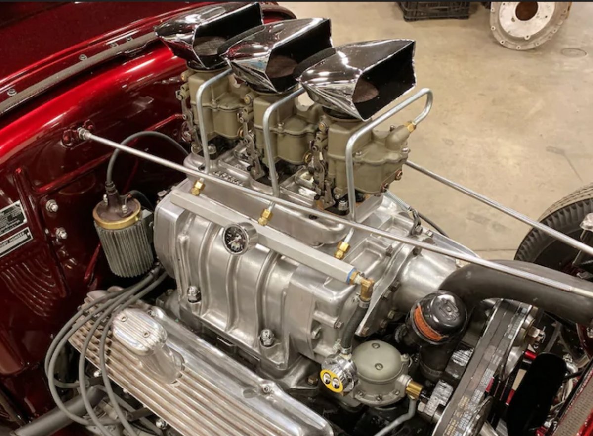 115c caddy int.jpg