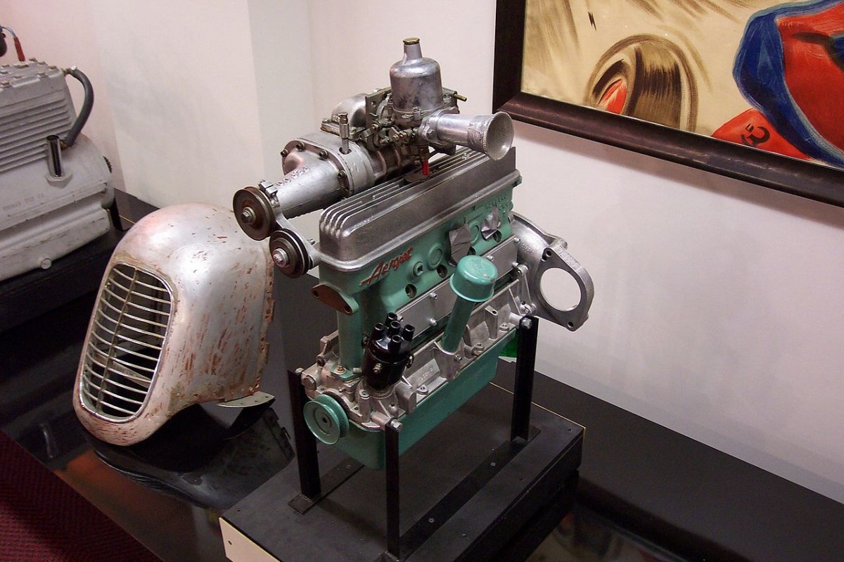 1280px-Crosley_racing_engine.jpg