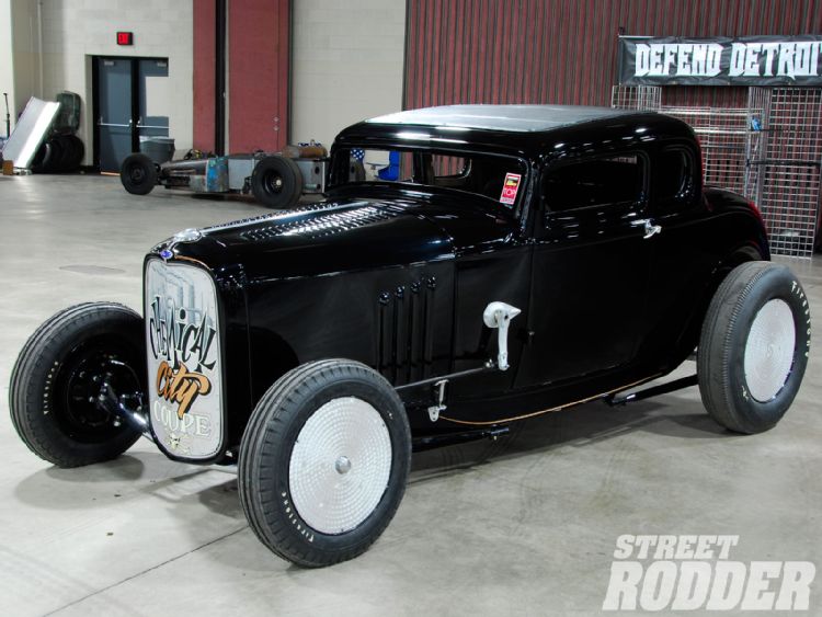1307sr-01+dave-grays-1932-ford-coupe+driver-side-front-view.jpg