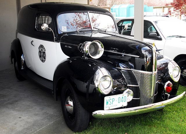 13b0108acc566e27131579064c34c55a--old-police-cars-ford-police.jpg