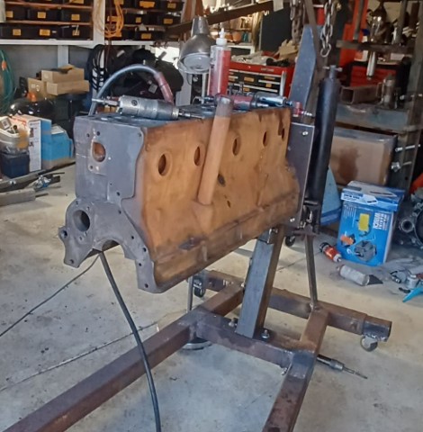 16 engine stand.JPG