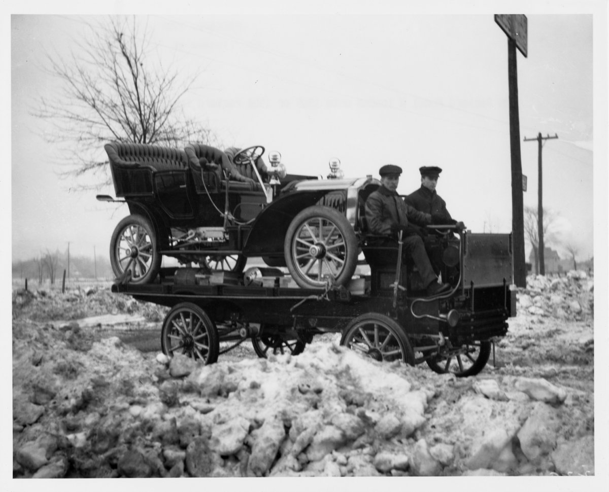 1905 packard on a 1905 packard.jpg