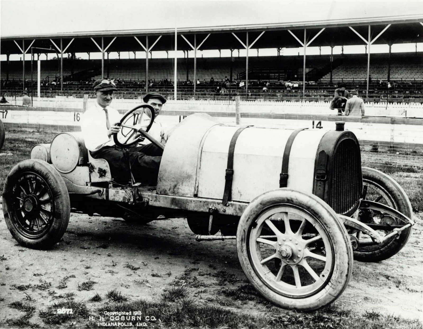 1913-Indianapolis-500-Howdy-Wilcox-Foxs-Gray-Ghost-POPE-HARTFORD-HH-COBURN-Indianapolis.jpg