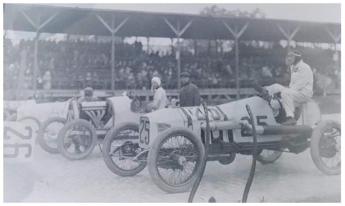 1915 Grid.jpg