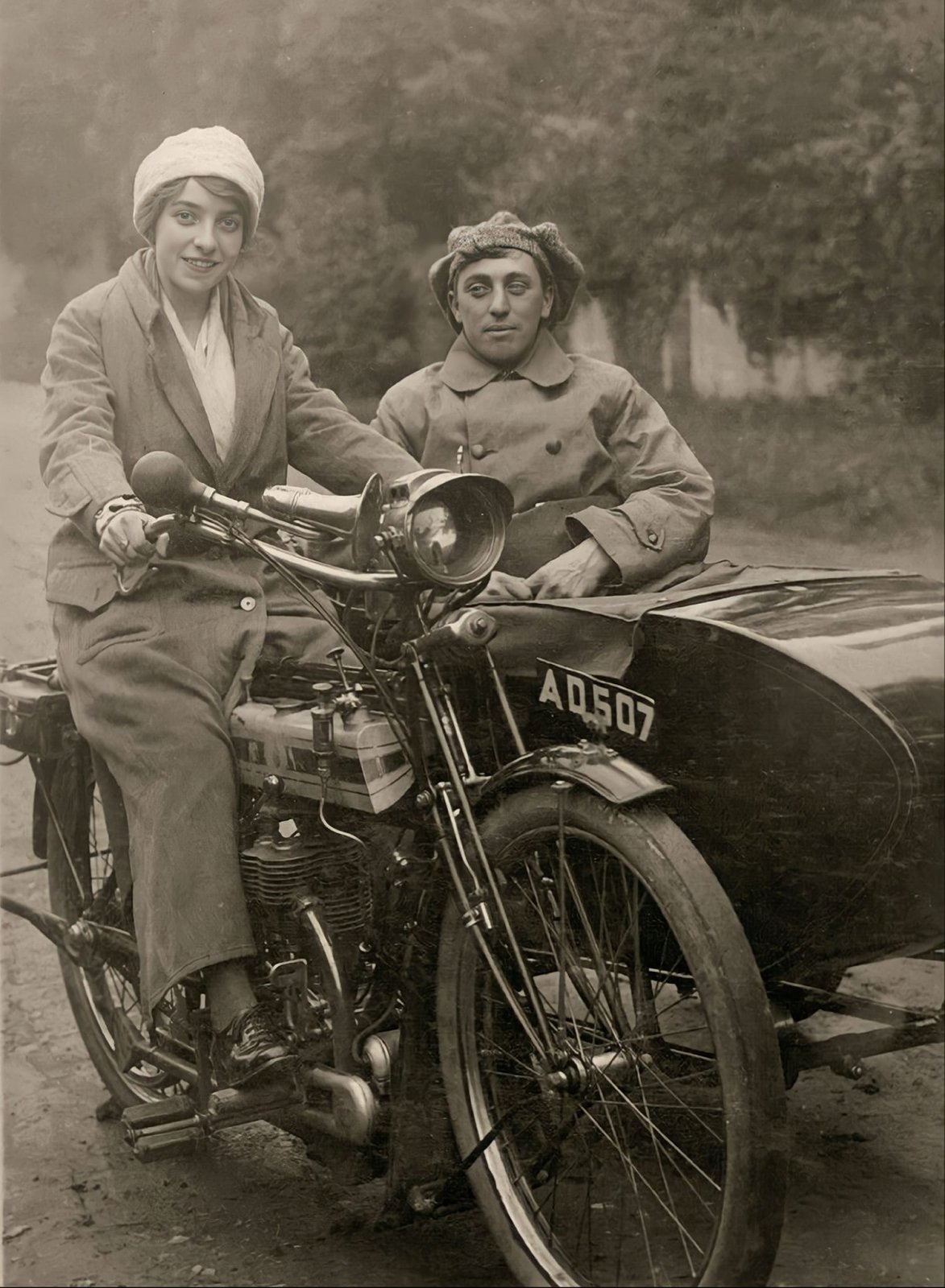 1920-triumph-with-sidecar.jpg