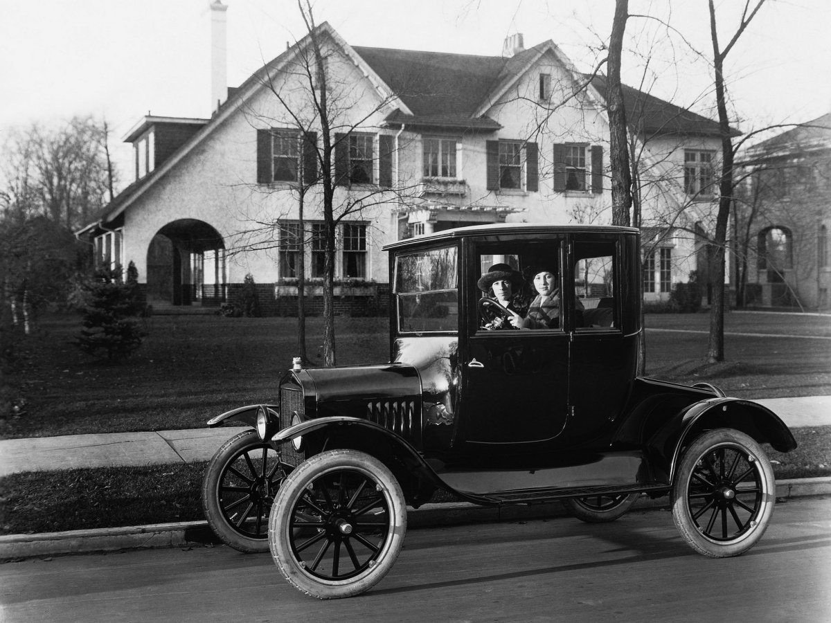 1920_Ford_Model-T_Coupe.jpg