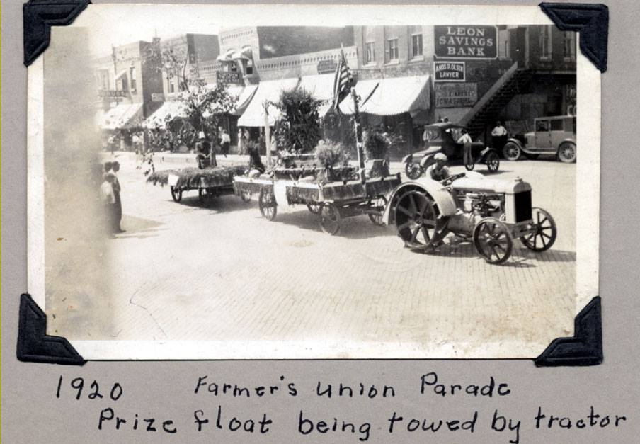 1920fParadeTractor.jpg