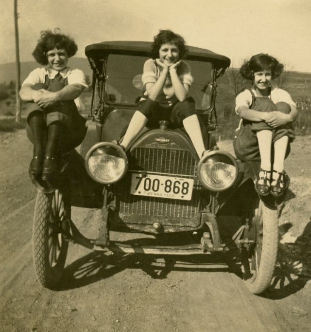 1920s-flappers-27.jpeg