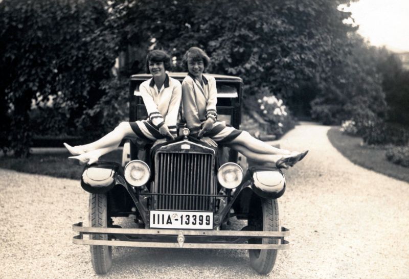 1920s-flappers-29.jpeg