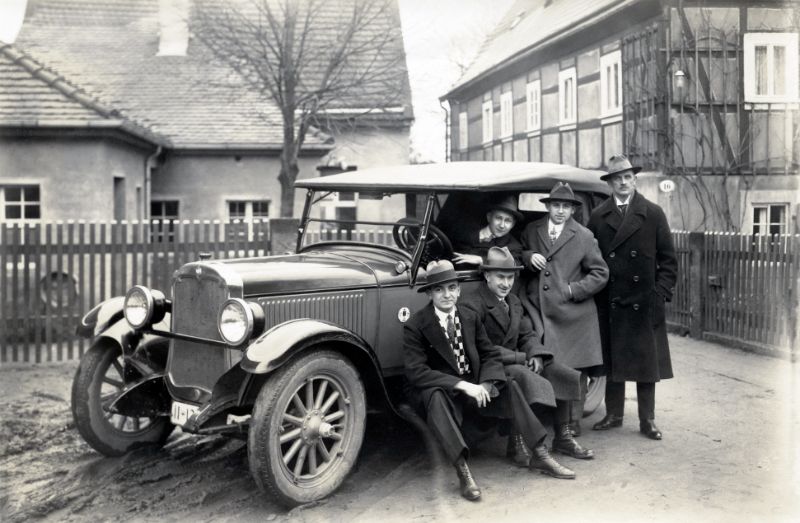 1920s-men-automobiles-12.jpeg
