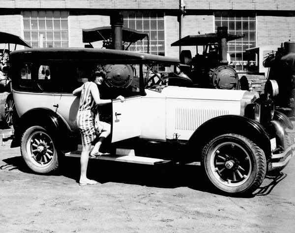 1927-5 Saskatoon Studebaker 1927.jpg