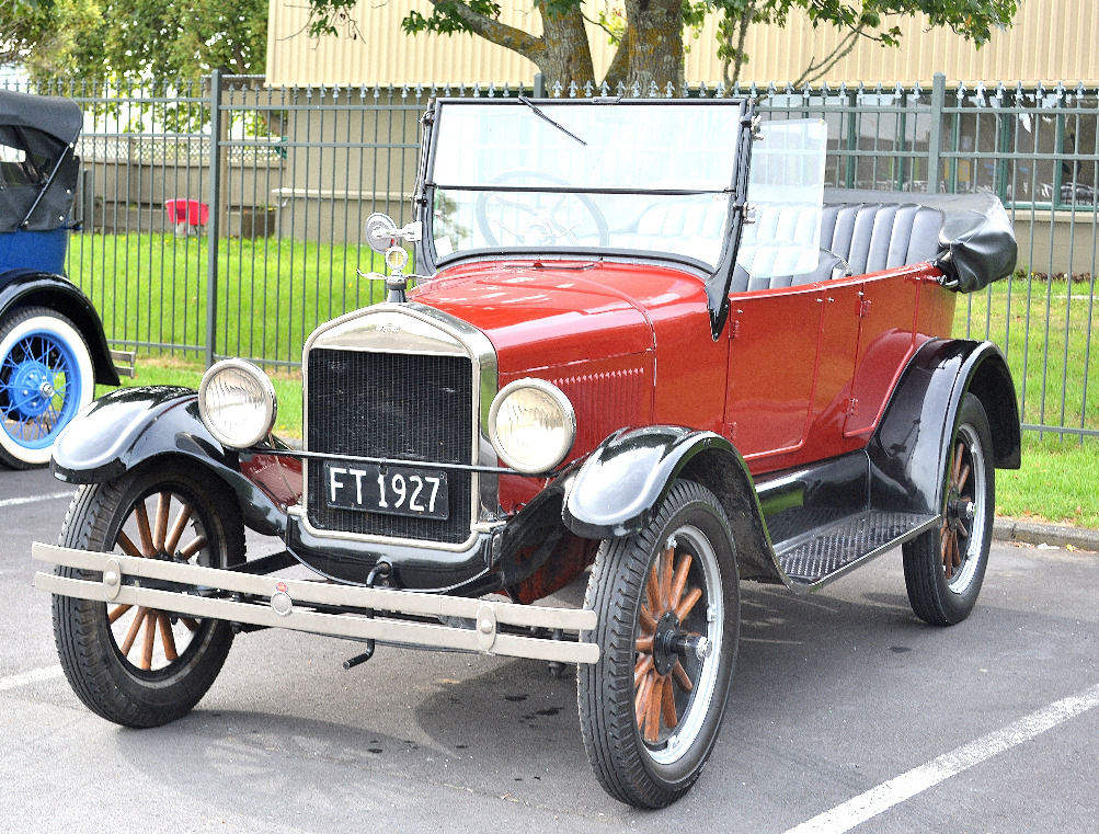 1927_Ford_Model_T.jpg