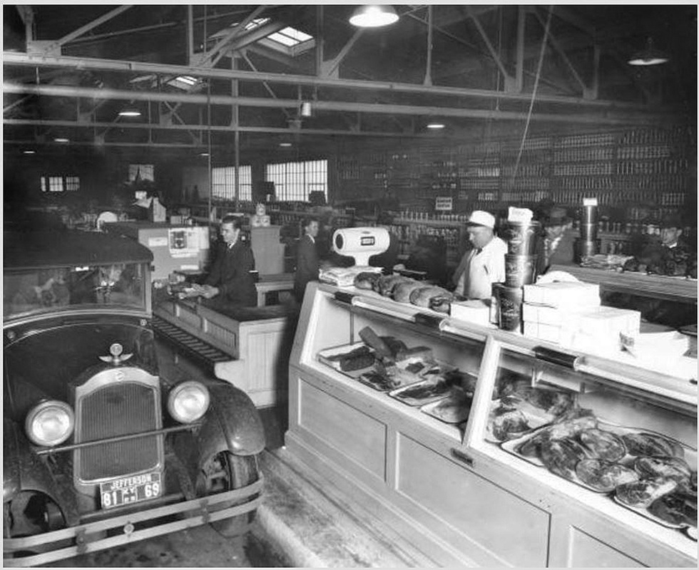 1928 Drive-thru market.jpg