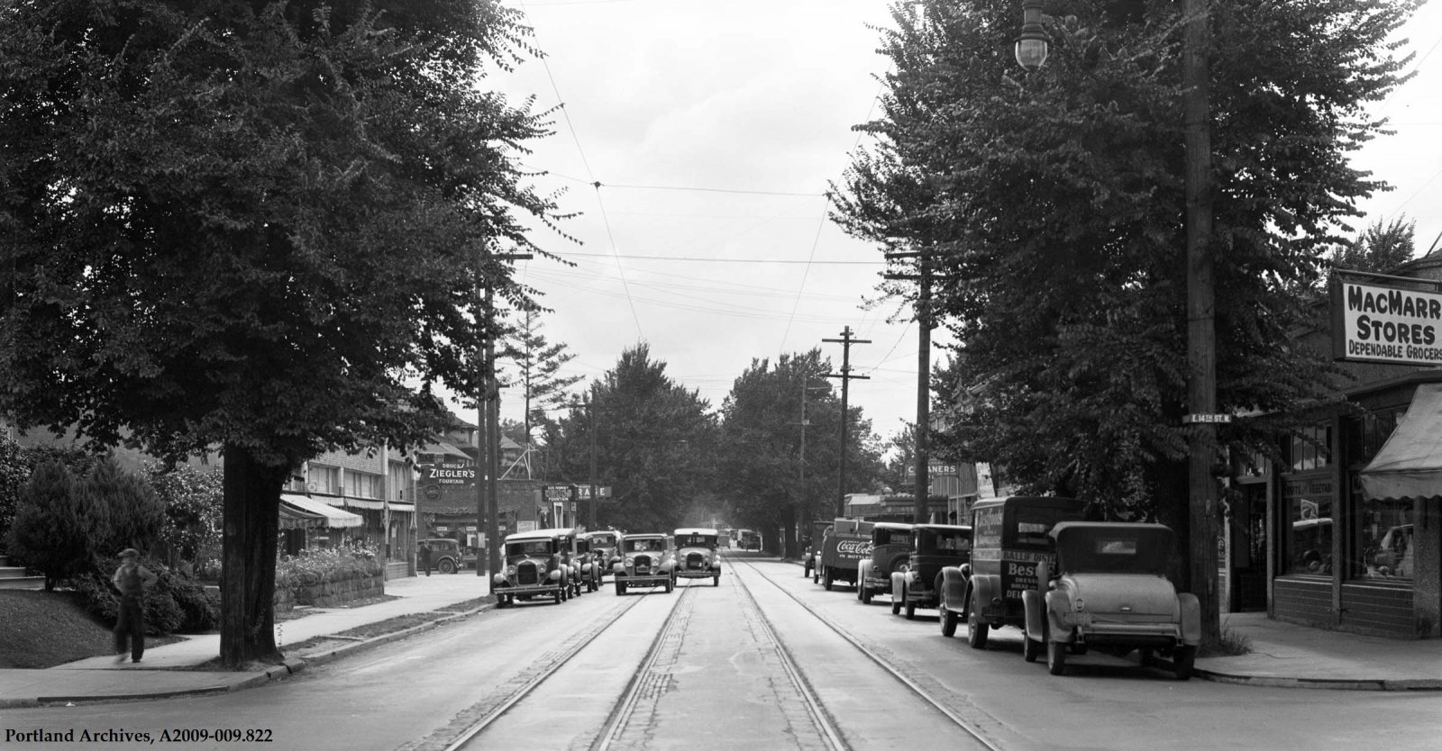 1929-c_e-14th-street-and-broadway_a2009-009-822.jpg