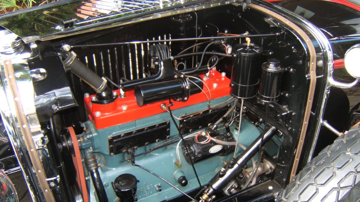 1929 Chrysler engine.jpg