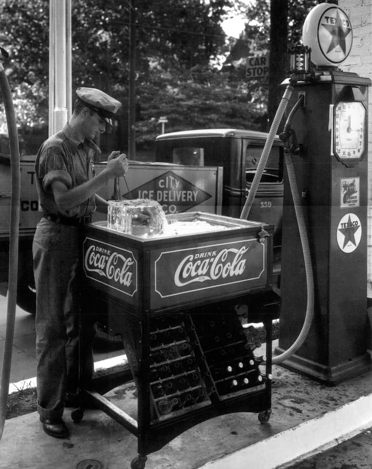 1930 Coca Cola ice delivery.jpg