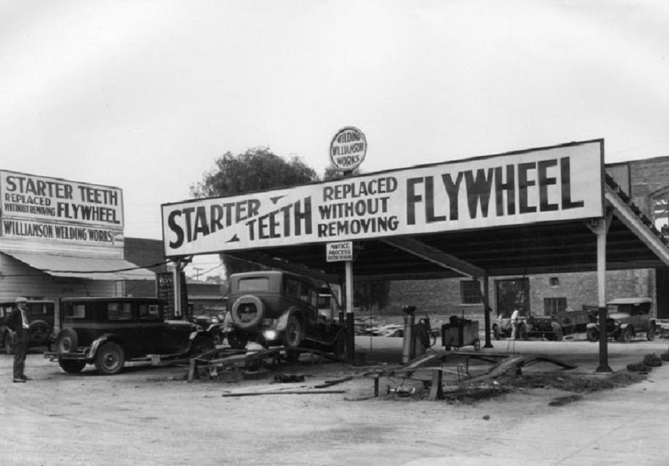 1930 Flywheel garage.jpg