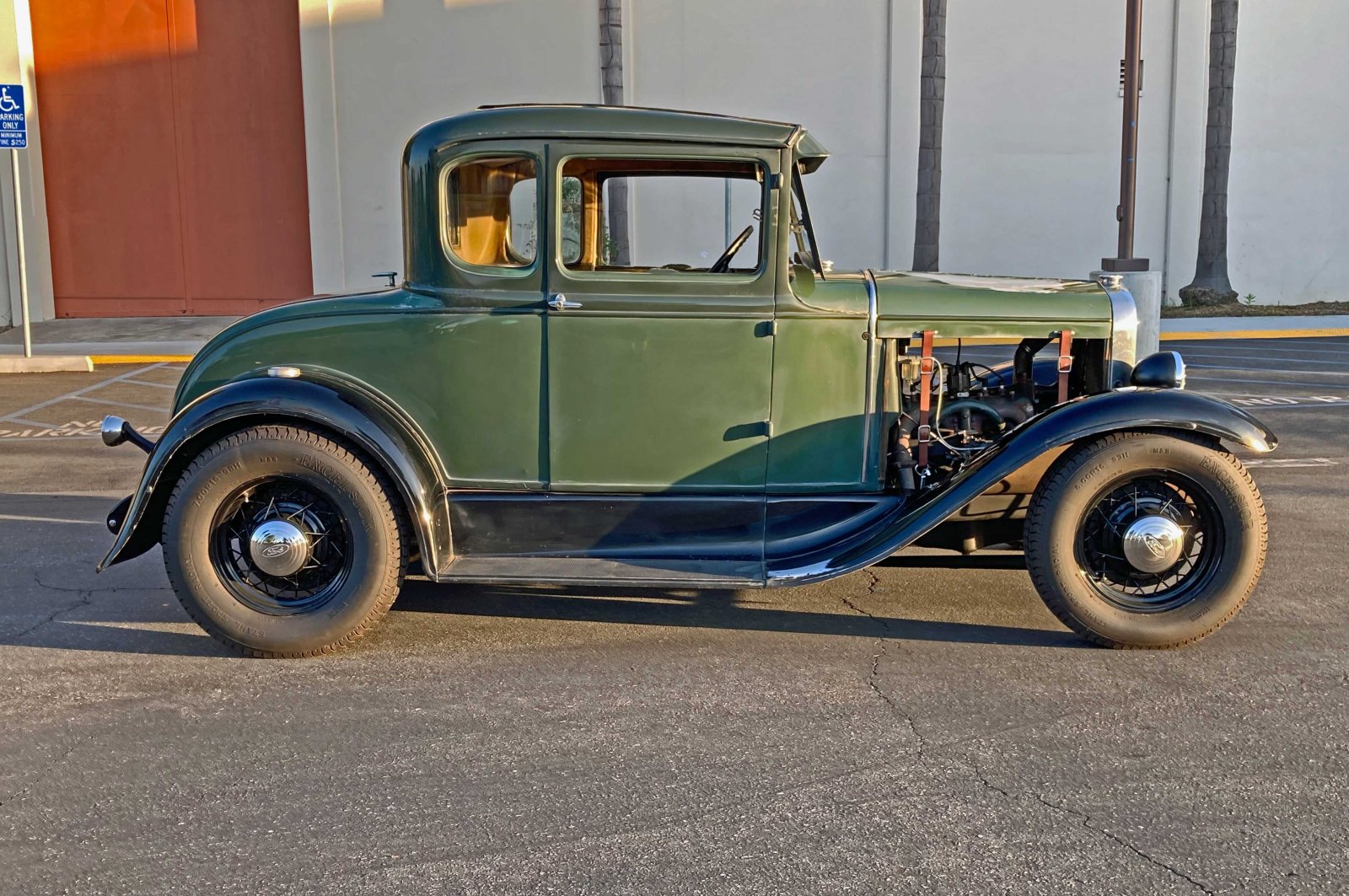 1930-Ford-side.jpg