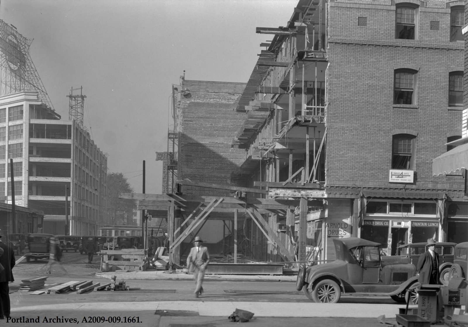 1930-w-burnside-near-broadway.jpg